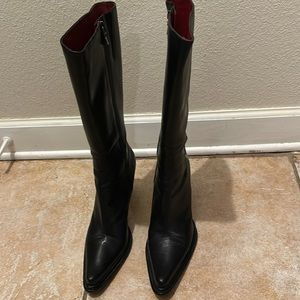 Nice black boots to wear anytime!